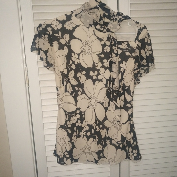 Floral Banana Republic Blouse - Picture 4 of 9